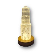 Selenit weiß Steinturm auf LED Leuchtsockel, Selenit Turm Natur belassen beleuchtet, Kristall Edelstein Lampe/Licht
