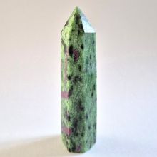 Rubin-Zoisit Edelstein Standspitze, Therapiestein Naturstein, Heilstein Obelisk-Spitze N95