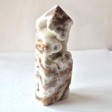 Crazy Lace Steinspitze ca. 10 cm, Achat Obelisk, Crazy Lace Achat Edelstein mit offener Kristall Druse N134
