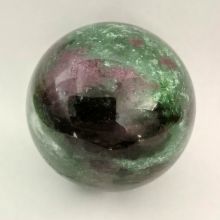 Rubin-Zoisit Edelstein Kugel, Therapiestein Naturstein, Dekostein N187