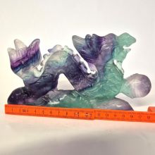 die in Handarbeit gefertigte Figur ist ein Blickfang