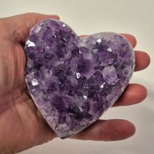 Amethyst Edelstein Herz, Traumhafte dunkle Spitzen, Schönheit & Kraftquelle, mit GRATIS-Halter, N223