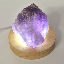 Amethyst Faustbrocken, beleuchtet auf LED Kaltlicht Sockel, Echter Rohstein Natur belassen ca. 300-400g