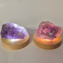 Amethyst Faustbrocken, beleuchtet auf LED Kaltlicht Sockel, Echter Rohstein Natur belassen ca. 300-400g