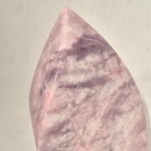 Hagmanit Edelstein Flammenform – Poliertes Deko-Standobjekt aus Brasilien