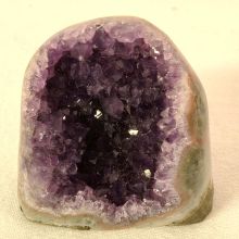 Amethyst Drusenstück-Standobjekt, aus Uruguay, rundum poliert, N149