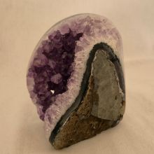 Amethyst Standobjekt Geode, Amethyst-Kristall-Druse geschwungene, polierte Form, N960