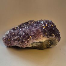 Amethyst Drusenstück liegend, Edelstein-Rohstein echt aus Brasilien, N454