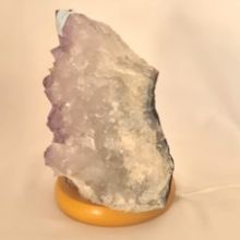 Amethystlampe, Edelsteinlampe aus Brasilien, helle Kristall Stein Leuchte komplett mit Elektrik, N285