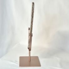 Exklusive Achat­scheibe mit Amethyst – inkl. stabilem, goldfarbenem Metallständer, N816