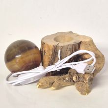 Fluorit gelbe Steinkugel, Kugel beleuchtet auf LED-kalticht Holzstamm-Sockel, echte Edelsteinkugel, N368