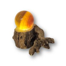 Fluorit gelbe Steinkugel, Kugel beleuchtet auf LED-kalticht Holzstamm-Sockel, echte Edelsteinkugel, N368