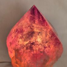 Ametrin-Spitze beleuchtet, Edelstein Lampe, Natur Spitze aus Brasilien, Einzelstück mit Holzsockel, N138