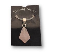 Rosenquarz Kettenanhänger klein – polierte Diamantspitze aus Brasilien mit beweglicher Silberöse | ca. 25 mm | Geschenkidee