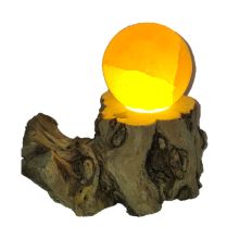LED-Holzstamm mit Selenit Kugel – natürliche Edelstein-Dekoration mit Warmlicht, N1