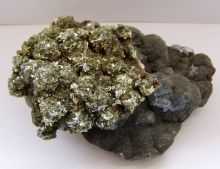 Markasit auf Schalenblende - Edelstein Mineral aus Belgien